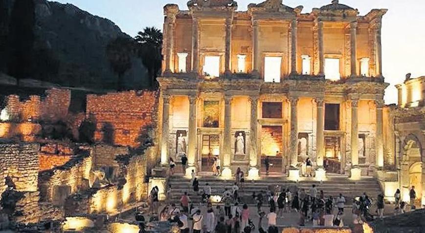Efes turizmde zirveye yerleşti
