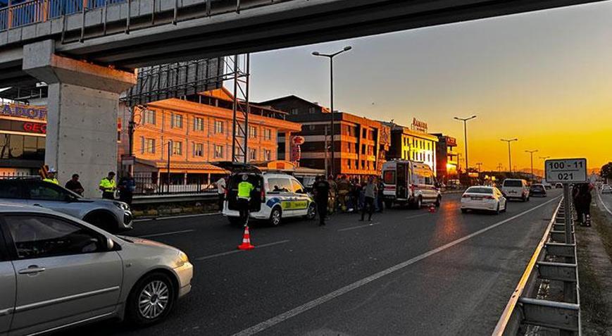 Düzcede zincirleme kaza Motosiklet iki aracın arasında kaldı: 1 ölü