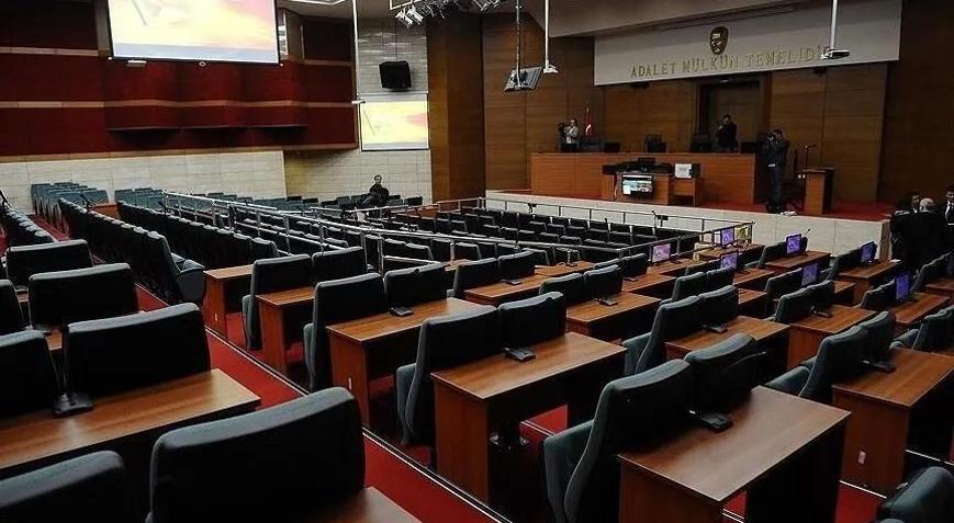Mesai arkadaşlarına öküz, salak, işe yaramazsın dedi Yargıtaydan emsal tazminat kararı