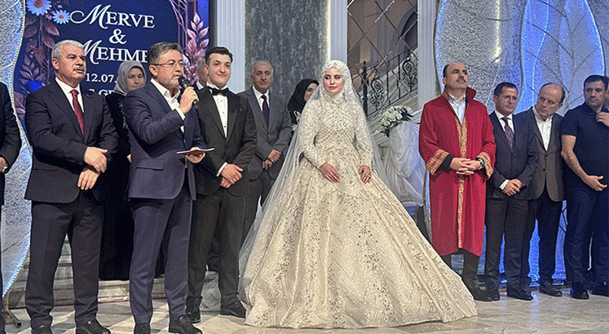 Tarım ve Orman Bakanı Yumaklı, Konyada nikah şahidi oldu
