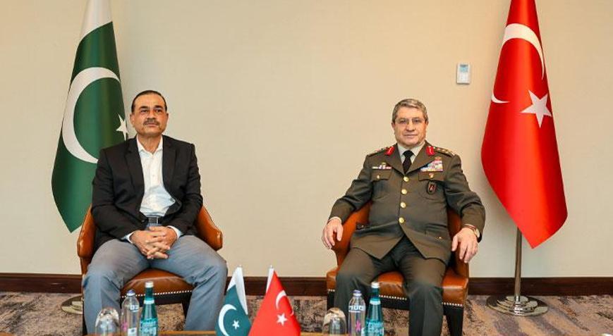 Genelkurmay Başkanı Orgeneral Bayraktaroğlu, Pakistanlı mevkidaşı Munir ile bir araya geldi