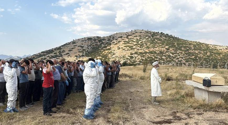 Kene tehlikesi bir can daha aldı Cenazesinde alınan tedbirler dikkat çekti