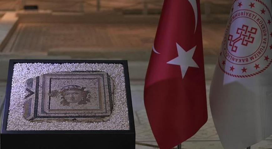Çingene Kızı Mozaiğinin 13. paneli Türkiyeye getirildi