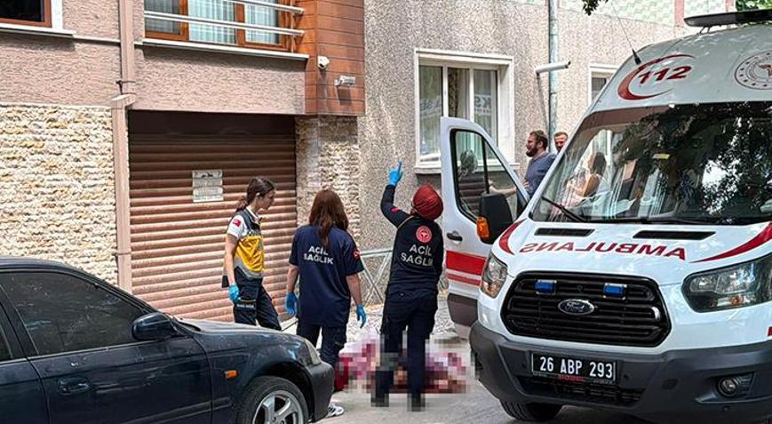 Fransız balkon faciası Korkulukları kırılan pencereden düşen kadın öldü