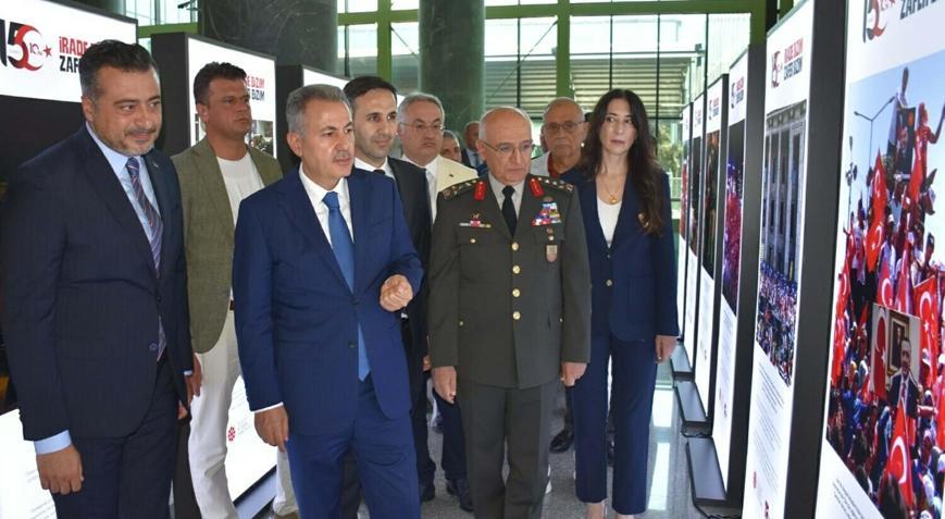 İzmir Adnan Menderes Havalimanında 15 Temmuz Hafıza ve Hatıra sergisi