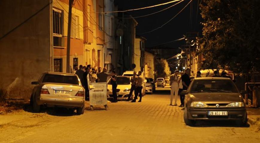Eskişehirde komşu aileler arasında sokak kavgası 1i polis 11 yaralı