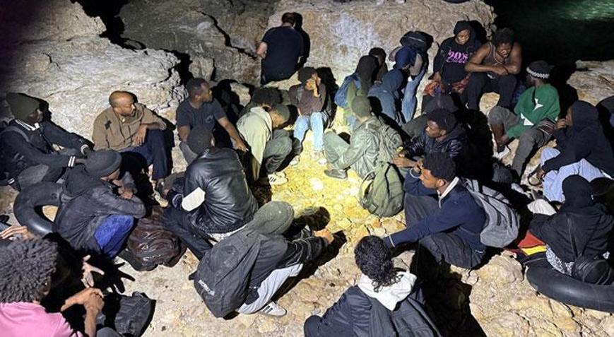 Ege Denizinde 39 düzensiz göçmen yakalandı, 8 kişi kurtarıldı