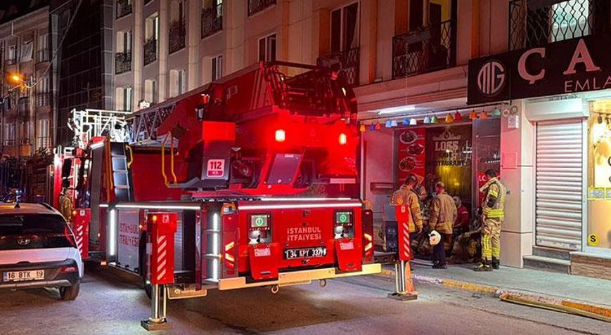 Esenyurtta otel yangını; mahsur kalanlar merdivenle tahliye edildi Esenyurtta otel yangını; mahsur kalanlar merdivenle tahliye edildi