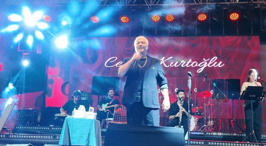 50 bin kişi akın etti Cengiz Kurtoğlu Gedizi salladı