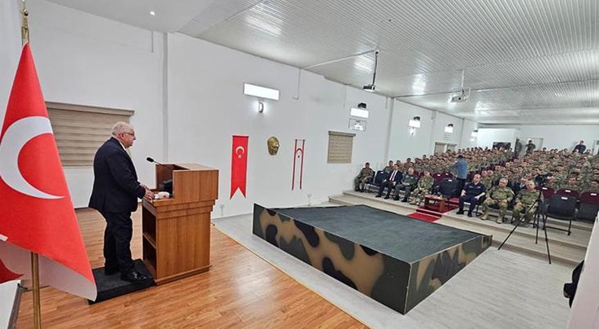 Bakan Gülerden KKTC 14. Zırhlı Tugay Komutanlığına ziyaret