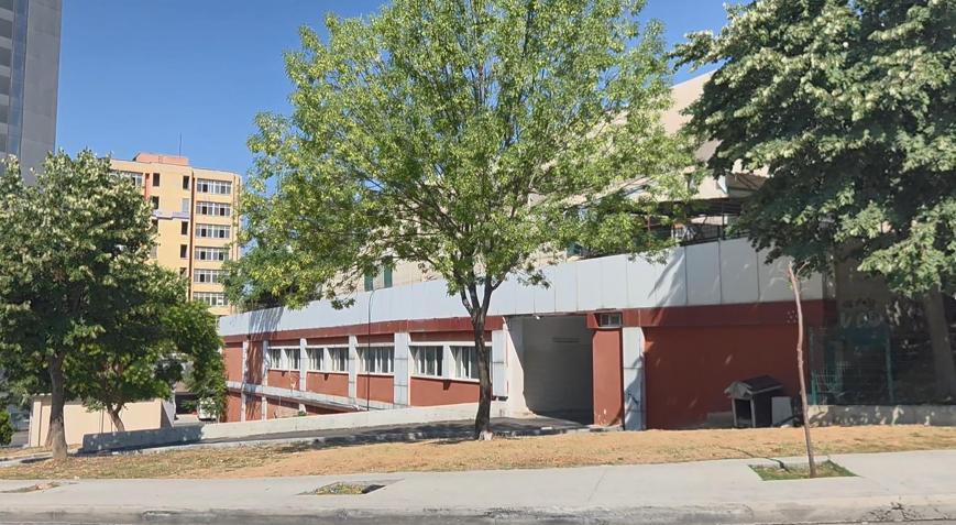 Bayrampaşada pazar yerinde korkutan anlar Erkek cesedi bulundu