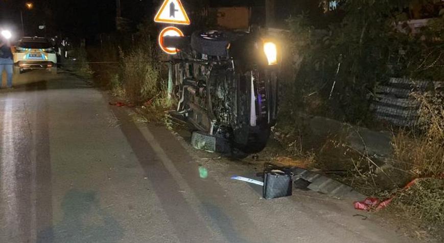 Bursada feci kaza Takla atan araç çitlere çarparak durabildi; 2 yaralı