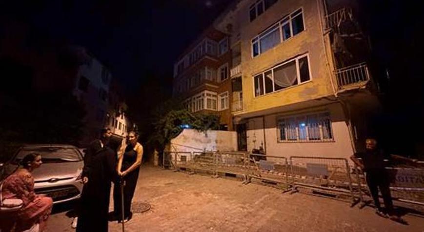 Büyük bir gürültüyle çöktü 4 katlı bina acil tahliye edildi