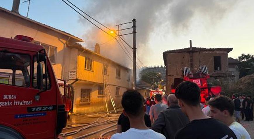Bursada 2 katlı evi alevler sardı 30 yaşındaki gençten acı haber Bursada 2 katlı evi alevler sardı 30 yaşındaki gençten acı haber