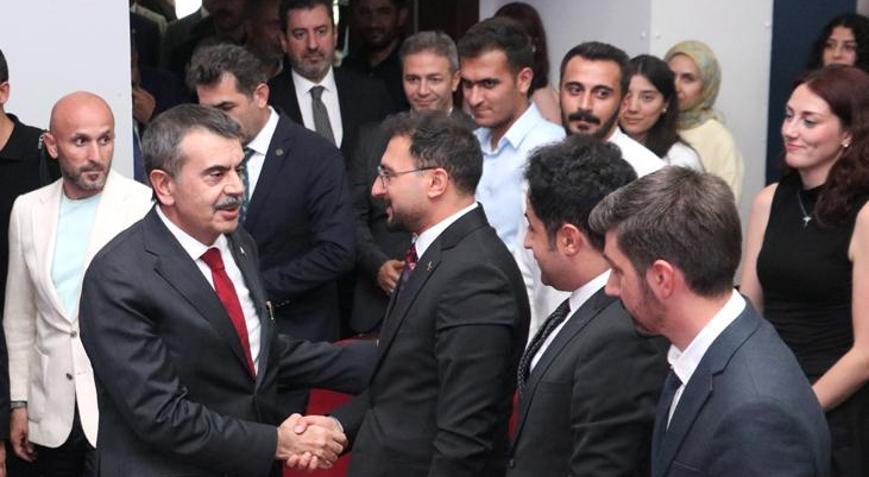 Bakan Tekin Erzurum Milli Eğitim Akademisindeki öğretmen adaylarıyla buluştu