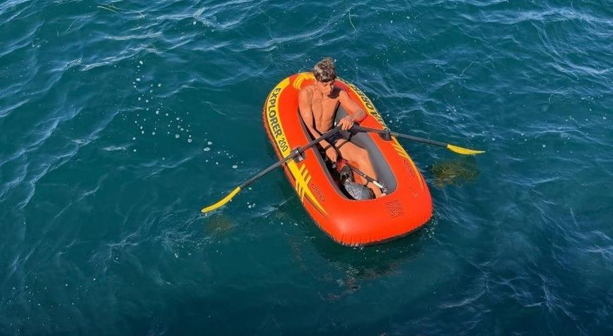 Botuyla denizde sürüklendi, Sahil Güvenlik ekipleri kurtardı