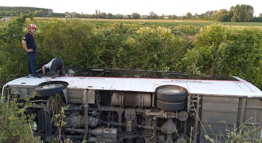 Samsun’da özel halk otobüsü şarampole devrildi: 21 kişi yaralandı