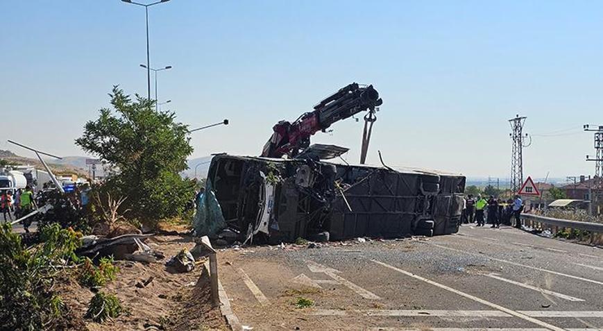 Kayseride yolcu otobüsü devrildi 1 ölü, 2si ağır 22 yaralı