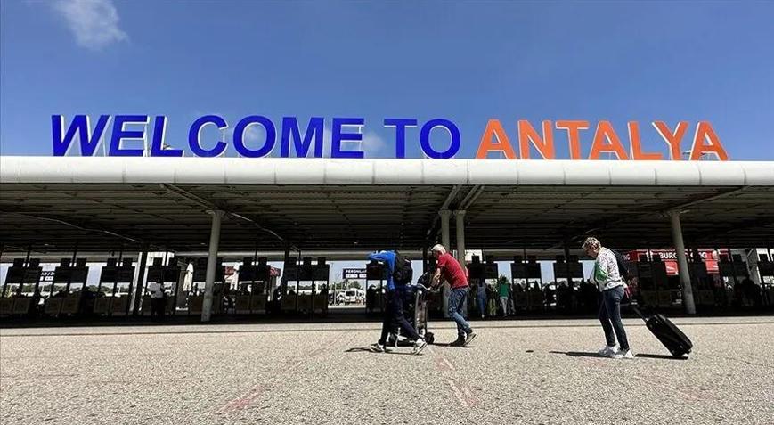 Antalya Havalimanının yeni kontrol kulesi 46 metreye ulaştı