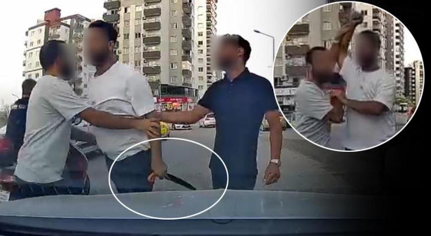 Kavgaya testereyle girdi Araç kamerası saniye saniye kaydetti