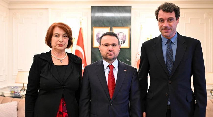 Adalet Bakanı Gürlek, Uğur Mumcunun ailesiyle görüştü