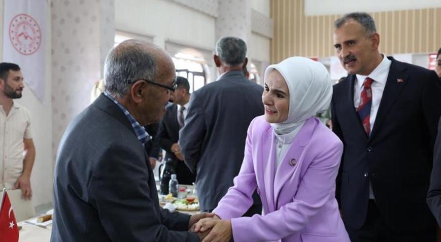 Bakan Göktaş, Ağrıda şehit yakınları ve gazilerle buluştu Tarihi bir adımdır