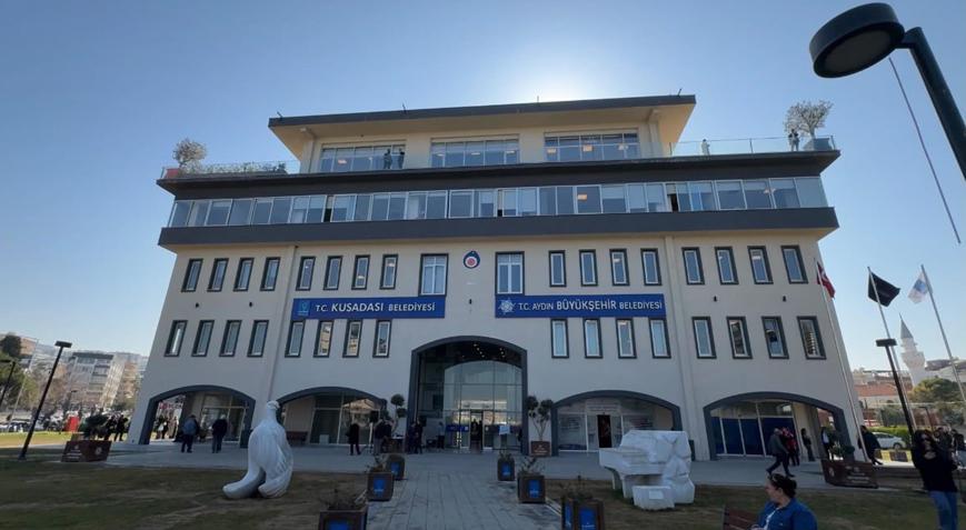 Kuşadası Belediyesine operasyon: 15 gözaltı/Fotoğraflar