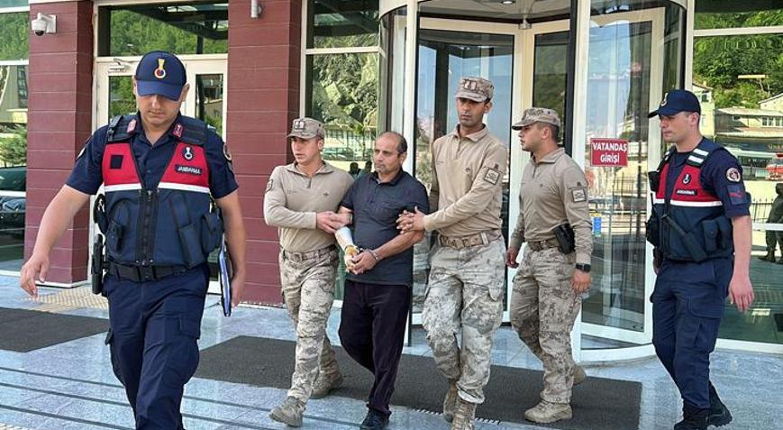 Komşusunun evini yaktı, yardıma koşanı öldürdü Caniden pes dedirten sözler: Keşke onu geri getirebilsem