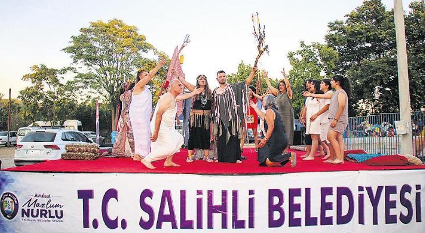 Sardes’te tiyatronun imece ruhu yaşandı