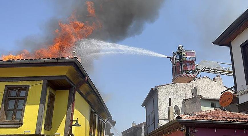Tarihi Odunpazarı Evleri Bölgesindeki işletmede çıkan yangın söndürüldü