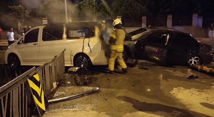 Sultanbeylide kaza yapan otomobil alev aldı Sürücü ve araç sahipleri arasında tartışma çıktı