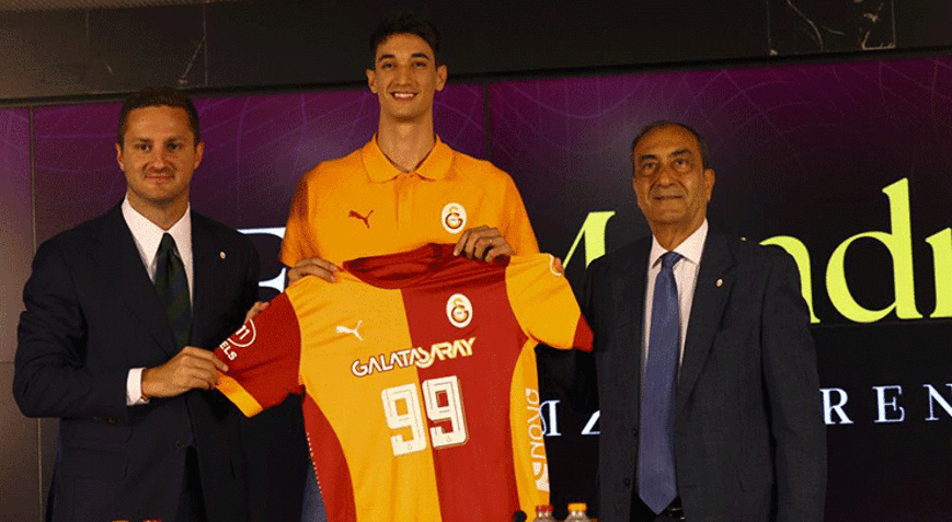 Galatasarayda Efe Mandıracı için imza töreni düzenlendi Hayalini kurduğum formayı giyeceğim
