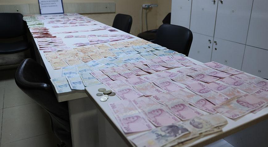 Dilencilik yaparken yakalandı Üzerinden çıkan para şoke etti