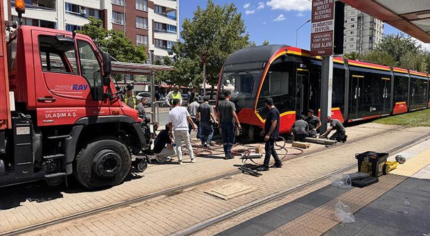 Kayseride feci kaza Tramvayın çarptığı genç kurtarılamadı