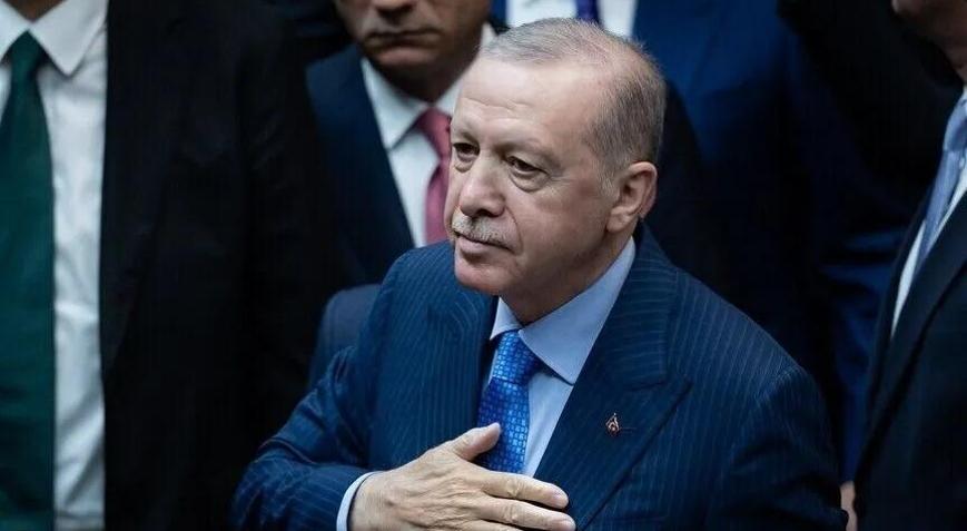 AK Parti’nin 25. kuruluş yıl dönümü: Siyasi isimlerden peş peşe mesajlar