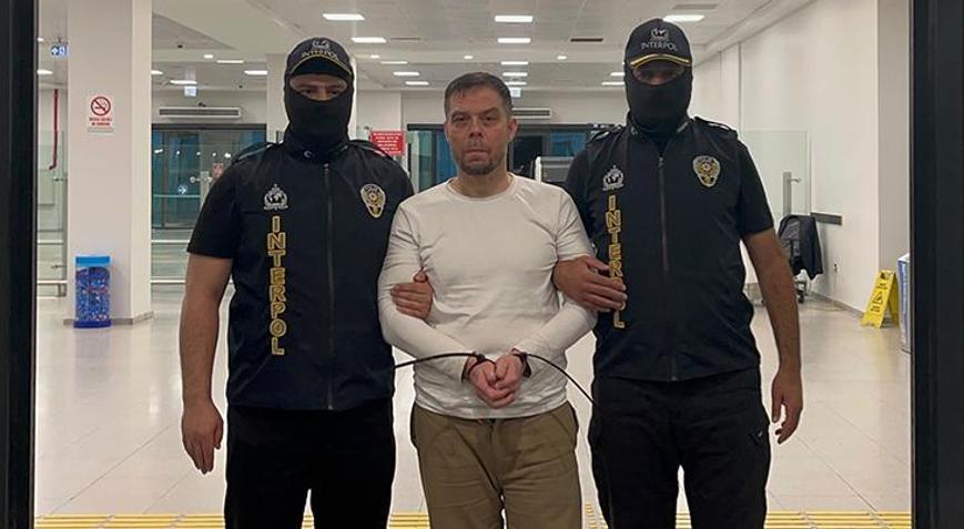 Kırmızı bültenle aranan Serkan Kurtuluş İstanbulda Son çare Uçakta bomba var diye bağırdı