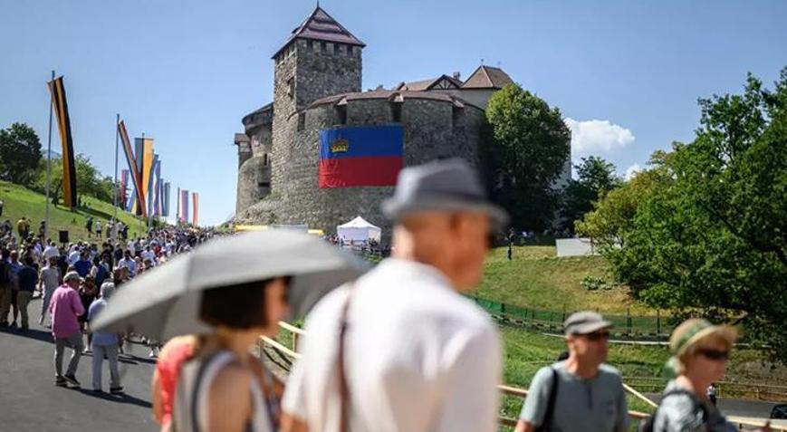 Liechtenstein hanedana cinsiyet eşitliğini getirdi