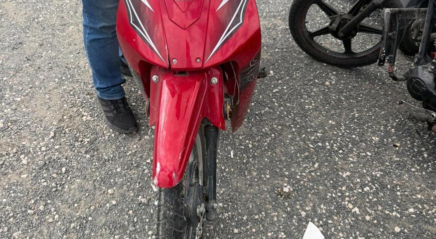 Kontrolden çıkarak devrilen motosikletin sürücüsü ağır yaralandı