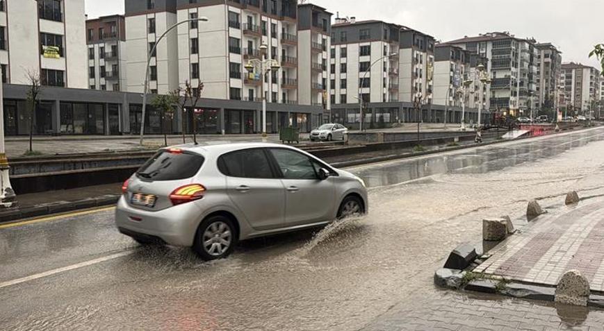 Meteoroloji uyarmıştı Malatyada sağanak hayatı olumsuz etkiledi