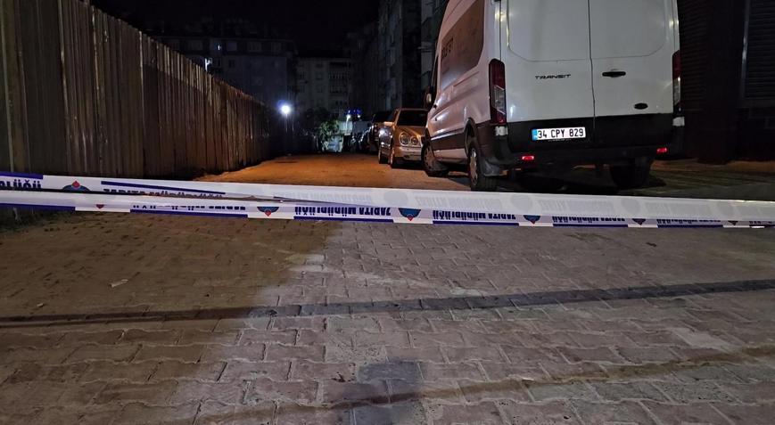 Sultangazi’de korkutan görüntü İnşaat alanında toprak kaydı, sokak çatladı