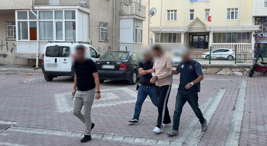 Kırmızı bültenle aranan Irak uyruklu terör şüphelisi, Kırşehirde yakalandı