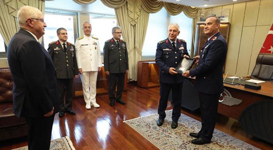 Bakan Güler, Hava Kuvvetleri Komutanlığında devir teslim törenine katıldı