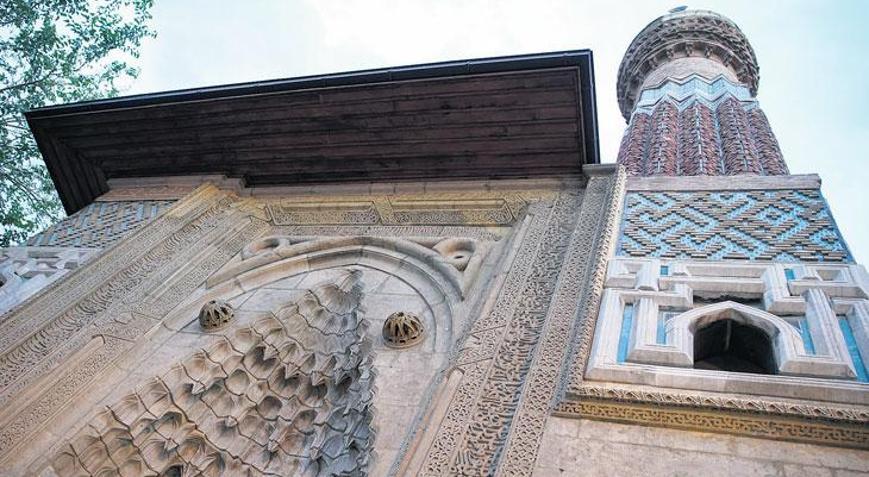 Anadolu Selçuklu çini sanatı
