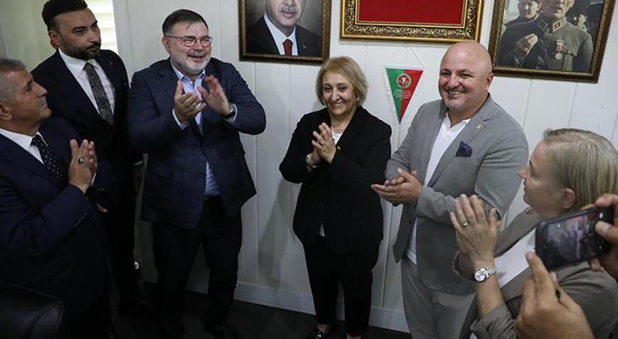 Menderes Belediyesinde Cumhur İttifakının adayı Asuman Şen görevi devraldı