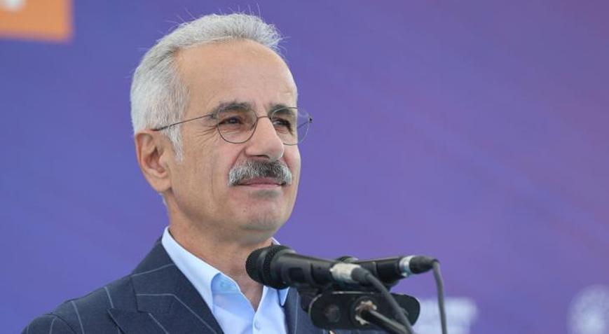 Bakan Uraloğlu stajyer öğrencilerle buluştu Her ne iş yapıyorsak en iyisini yapmak hedefimiz olmalı