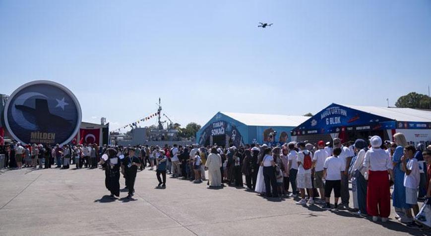TEKNOFEST Mavi Vatanda çocuklar Bilim Sokağı Atölyelerinde eğlenerek öğreniyor