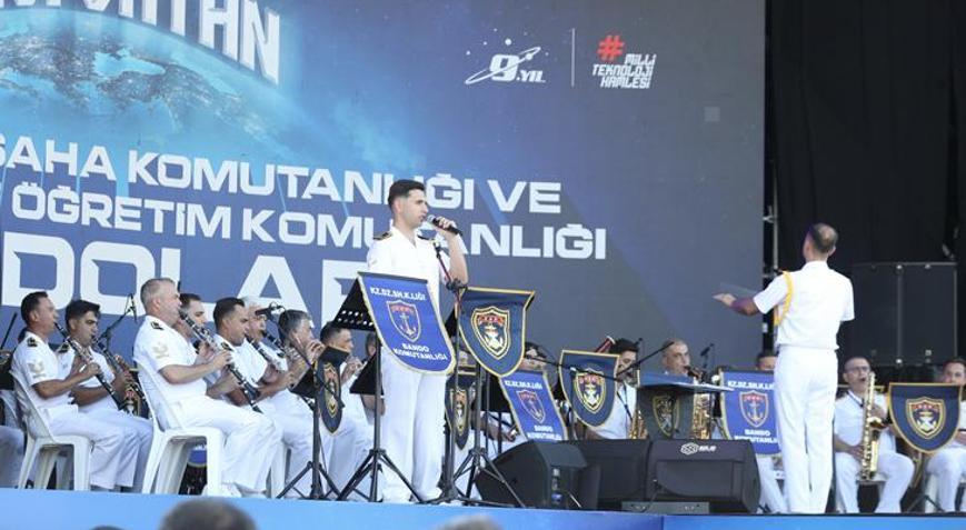 Askeri bando TEKNOFEST Mavi Vatanda konser verdi