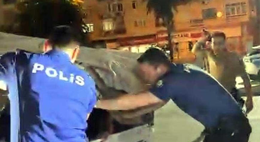 Kamyonetin kasasından 19 kaçak göçmen çıktı Sürücünün savunması dikkat çekti