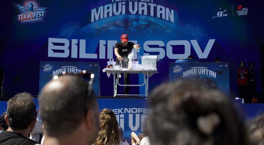 TEKNOFEST Mavi Vatanın son gününde çocuklar eğlenceli deneylerle bilimi keşfetti