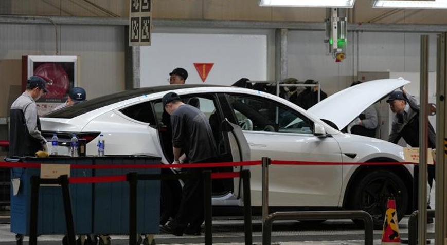 Çinde kapı kolları yüzünden yaklaşık 3 milyon Tesla geri çağrılıyor